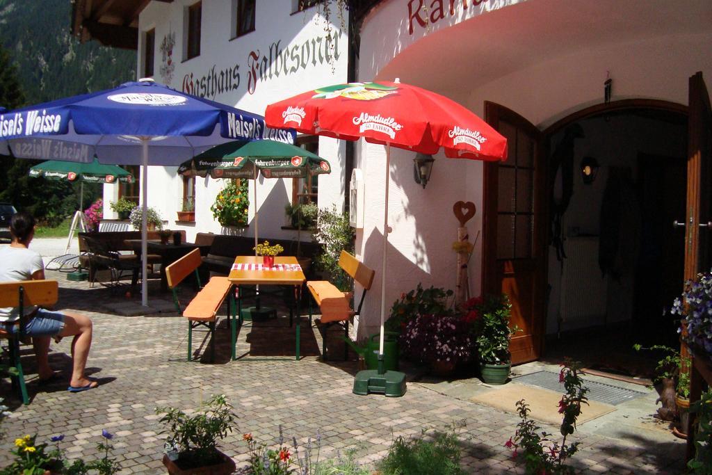 Gasthaus Falbesoner Apartamento Gschnitz Exterior foto